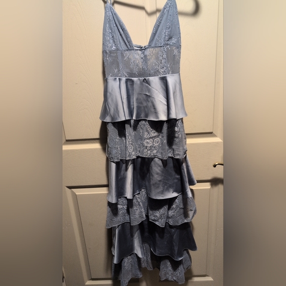 ❄️ WeWoreWhat sz6 Silky ruffle dress - Picture 2 of 4